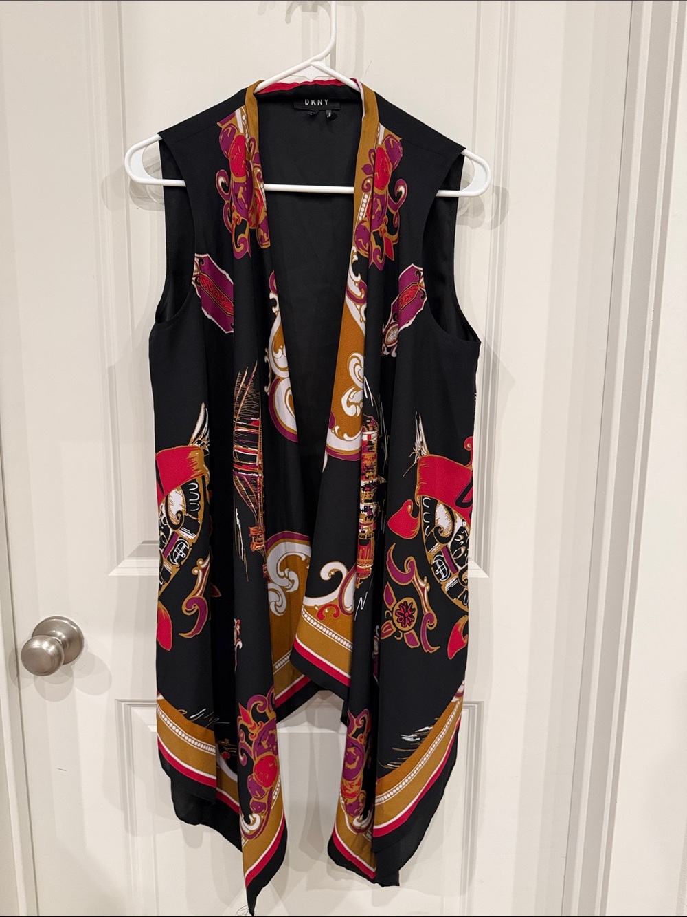 DKNY Black Sleeveless Printed Open-Front Handkerchief Vest